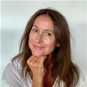 Mein Name ist Marta. Suchen Sie nach maßgeschneidertem Privatunterricht in Englisch? Als erfahrene Englischlehrerin mit einem Master-Diplom biete ich Ihnen professionelle Nachhilfe an. Egal, ob Sie Anfänger sind oder bereits fortgeschrittene Kenntnisse ha