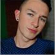 Joven con ganas de ayudar a los más pequeños para ayudarles en un futuro