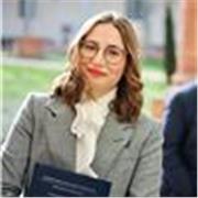 Neolaureata in Giurisprudenza offre lezioni di diritto, storia, letteratura, inglese, francese
