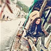 Maestro en música, con enfasis en composición y arreglos interpreto instrumentos como la guitarra y el piano