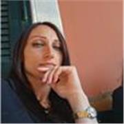 laureata impartisce lezioni di doposcuola di italiano ma anche matematica, scienze