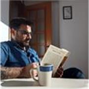 Escritor, estudiante de Comunicación Social, imparte talleres de lectura y escritura en español