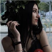 Studentessa universitaria magistrale con certificato Cambridge impartisce lezioni di inglese, aiuto compiti e altre materie