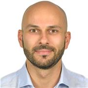 Professionista laureato in economia aziendale con pluriennale esperienza per lezioni di economia