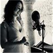 PROFESORA DE CANTO, LOCUCION E INTERPRETACION.
TERAPEUTA FONOENERGÉTICA 
