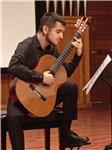Laureato in chitarra e musica classica per ragazzi di ogni età