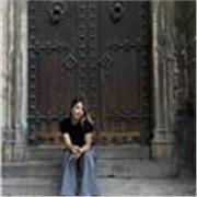 Soy una persona responsable y paciente, con buen nivel de inglés y experiencia con niños. Enseño inglés de forma dinámica, especi