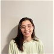 Soy Eva, tengo nivel C1 en inglés y soy graduado/a en Magisterio, con experiencia enseñando de forma clara y dinámica.