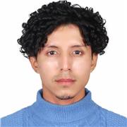 Je suis titulaire d'une licence en langues et je poursuis actuellement un master en linguistique appliquée.