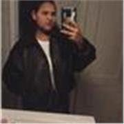 Chica estudiosa, con ganas de ayudar a los más pequeños de la casa con sus deberes escolares.