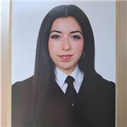 Soy filóloga hispánica, para enseñar lengua y literatura. También ofrezco clases de inglés, catalán, historia, filosofía.