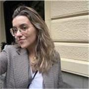 Profesora con especialidad de Administración, Comercio y Marketing.