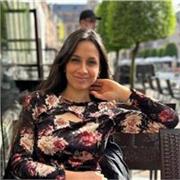 Ricercatrice con un ampio curriculum di studi filologici offre lezioni di italiano e latino.