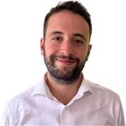 Ingegnere con PhD e approccio pratico per lezioni di Matematica semplici, chiare e orientate ai risultati.