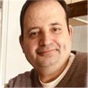 Profesor a la par que educador trilingüe en arete deportiva