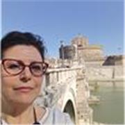 Simpatica ,preparata.mamma di due ragazzi impartisce lezioni da remoto pre bambini curiosi 