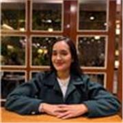 Profesora de Historia imparte clases para niños y adolescentes