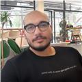 Her yaştan öğrenciye edebiyat dersleri vermekteyim