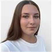 Soy una chica joven, con poca experiencia pero dispuesta a dar todo por esos/as pequeñ@s, mi titulación es de educadora infantil 