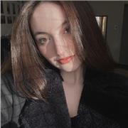 Profesora de Inglés para niños de reforzamiento junto con actividades