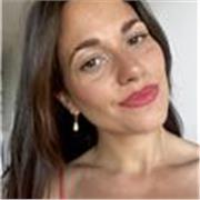Professeur de français et traductrice français-espagnol donne des cours en ligne pour adultes afin d’avoir une conversation.   
