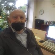 docente impartisce lezioni di fisica per licei e istituti tecnici