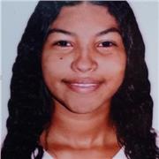 Profesora de español comparte clases para todos los niños del pais