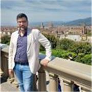 Laureato in Lettere e Filosofie (curriculum storico-artistico) con la votazione 110/110 e lode impartisce ripetizioni di Storia