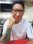 Chef y docente de gastronomía imparte clases de cocina internacional, panadería y pastelería para todas las edades