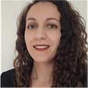 Profesional bilingue con experiencia trabajando con niños en un ambiente internacional