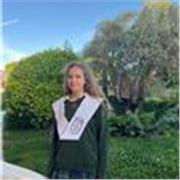 profesora de primaria apta para cualquier edad entre la etapa de primaria 