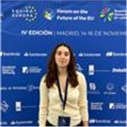 Profesora de lengua castellana y literatura, titulada en Estudios Internacionales y con formación multidisciplinar