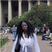 Professeur particulier donne des cours de soutiens scolaire d’histoire Géographie à des élèves de troisième