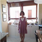 Dottoressa in lettere moderne e studentessa in comunicazione digitale e web design offre lezioni