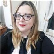 Ragazza diplomata al liceo umanistico, impartisce ripetizioni e aiuto compiti