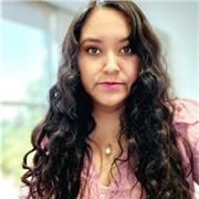 Tutora de español que enseña a las personas adultas.