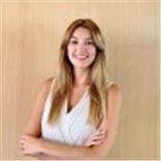 Soy una profesional experta en comunicación, marketing y desarrollo profesional con más de 10 años de experiencia ayudando a perso