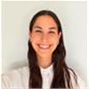 Diseñadora de indumentaria titulada con más de 4 años de experiencia en el sector. Manejó de máquina de coser familiar, overlock