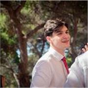 Laureato triennale in Economia e Gestione Aziendale con 110L.
Attualmente studente master.
Offro lezioni di vari insegnamenti.

