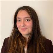 Ragazza universitaria che offre servizio di ripetizioni