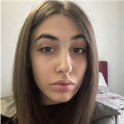 ragazza di diciassette anni con una media alta offre lezioni private in provincia di Teramo