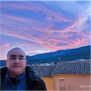 Abogado con componente docente, especialista en derecho internacional y derechos humanos. Amplia capacidad de oratoria.