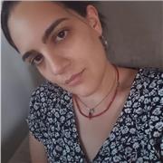 Offro lezioni private a bambini di scuole alenmentari e medie, adattandole alle loro esigenze.