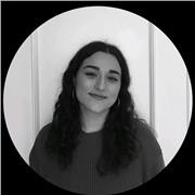 Profesora de Humanidades, todas los cursos de la ESO también otras materias como geografía, historia, castellano, inglés