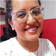 Profesora de apoyo escolar para estudiantes de basica primaria