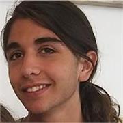 giovane artista francese dà lezioni di disegno per principianti