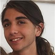 giovane artista francese dà lezioni di disegno per principianti