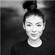 Guildhall-trained singing coach and international performer (Glastonbury, Royal Albert Hall) offering personalised online singing