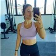 Entrenadora personal con más de 10 años de experiencia trabajando con personas que quieran mejorar su salud y su físico.