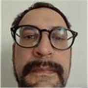 Profesor imparte clases de ayuda y refuerzo en toda clase de asignaturas de la ESO